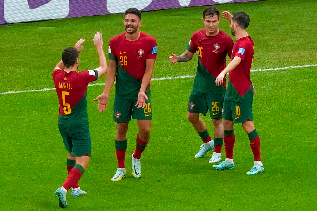 Thắng đậm Thụy Sỹ 6-1, Bồ Đào Nha tiến vào tứ kết gặp Morocco - 1