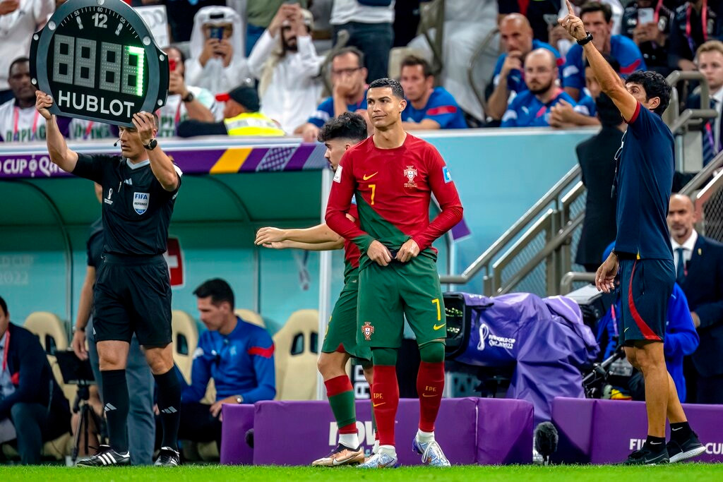 Cristiano Ronaldo dự bị ở Bồ Đào Nha: Bi kịch ngôi sao hết thời? - 4