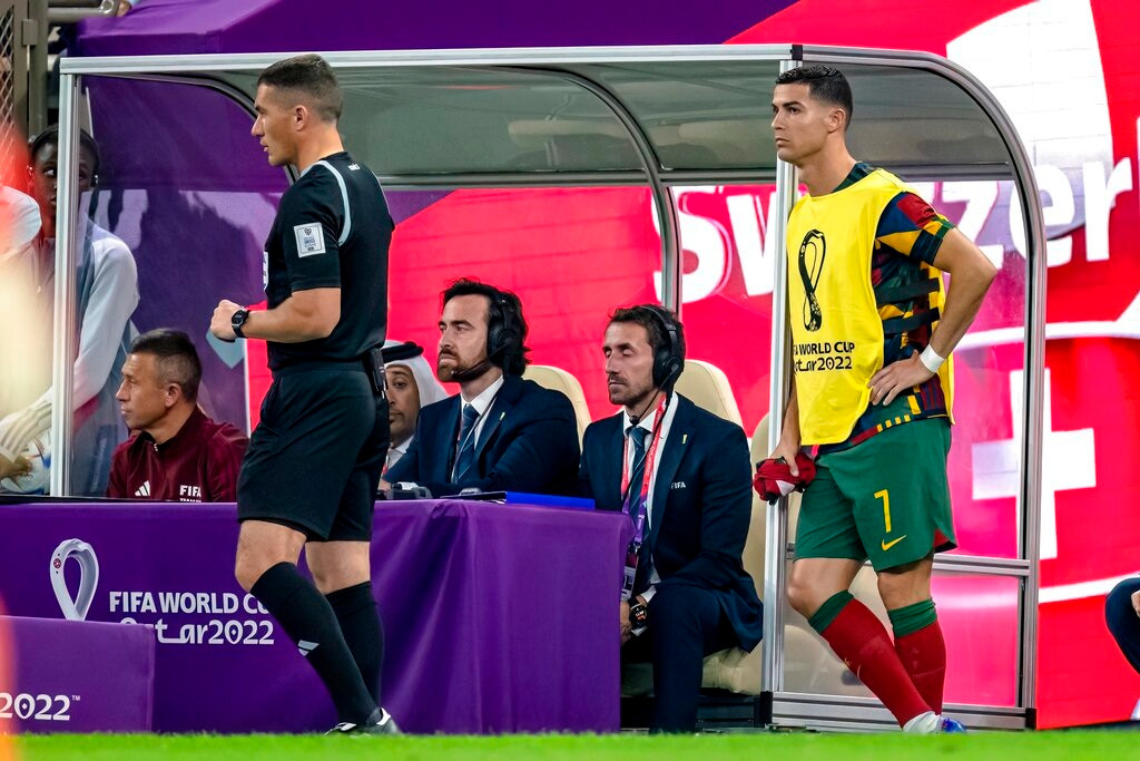 Cristiano Ronaldo dự bị ở Bồ Đào Nha: Bi kịch ngôi sao hết thời? - 1