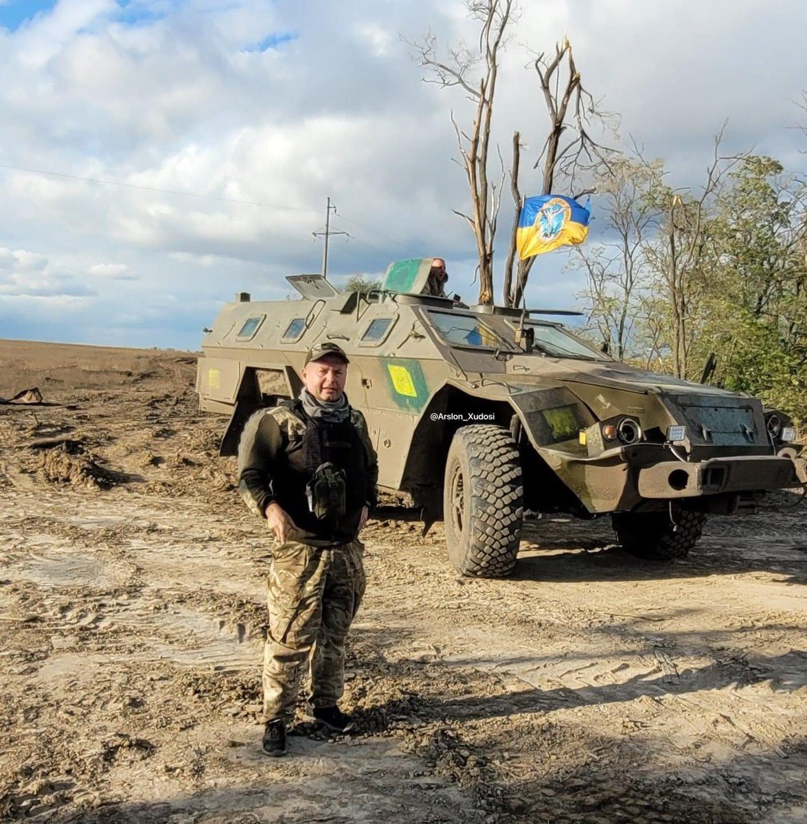 Bị Ukraine phục kích, xe bọc thép hiếm gặp của Nga phát nổ dữ dội - 1