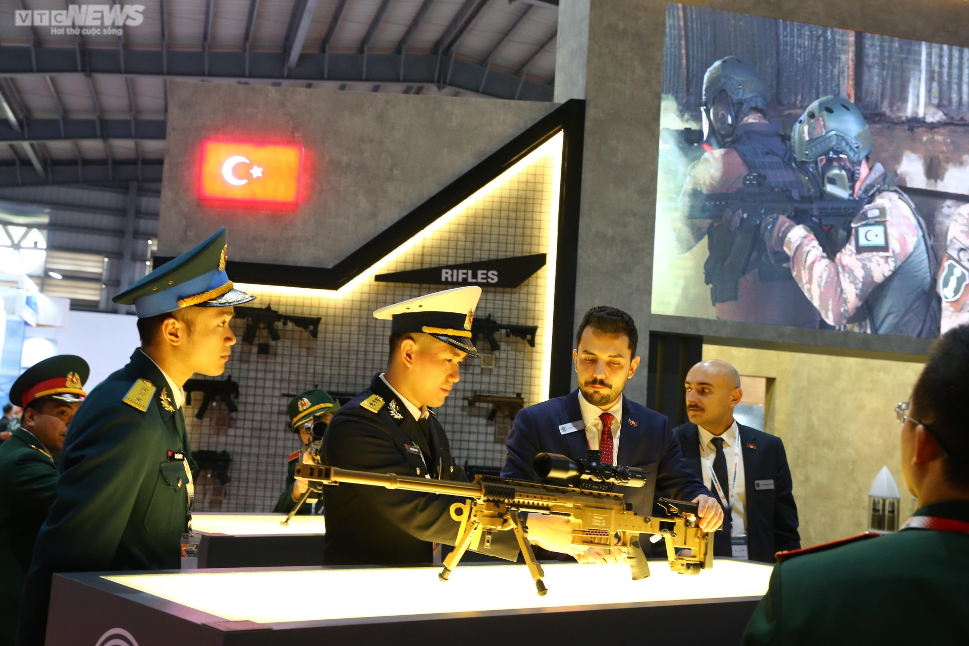Các vũ khí hiện đại được giới thiệu tại triển lãm quốc phòng Việt Nam 2022 - 9