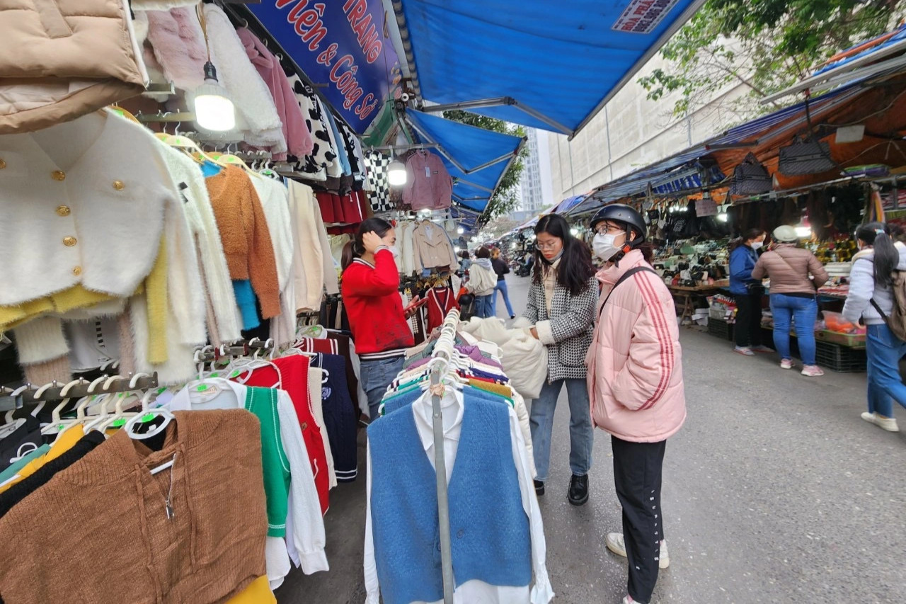 Trải nghiệm ác mộng đi chợ ở Hà Nội: Bị hành hung, đốt vía, quay xe - 4