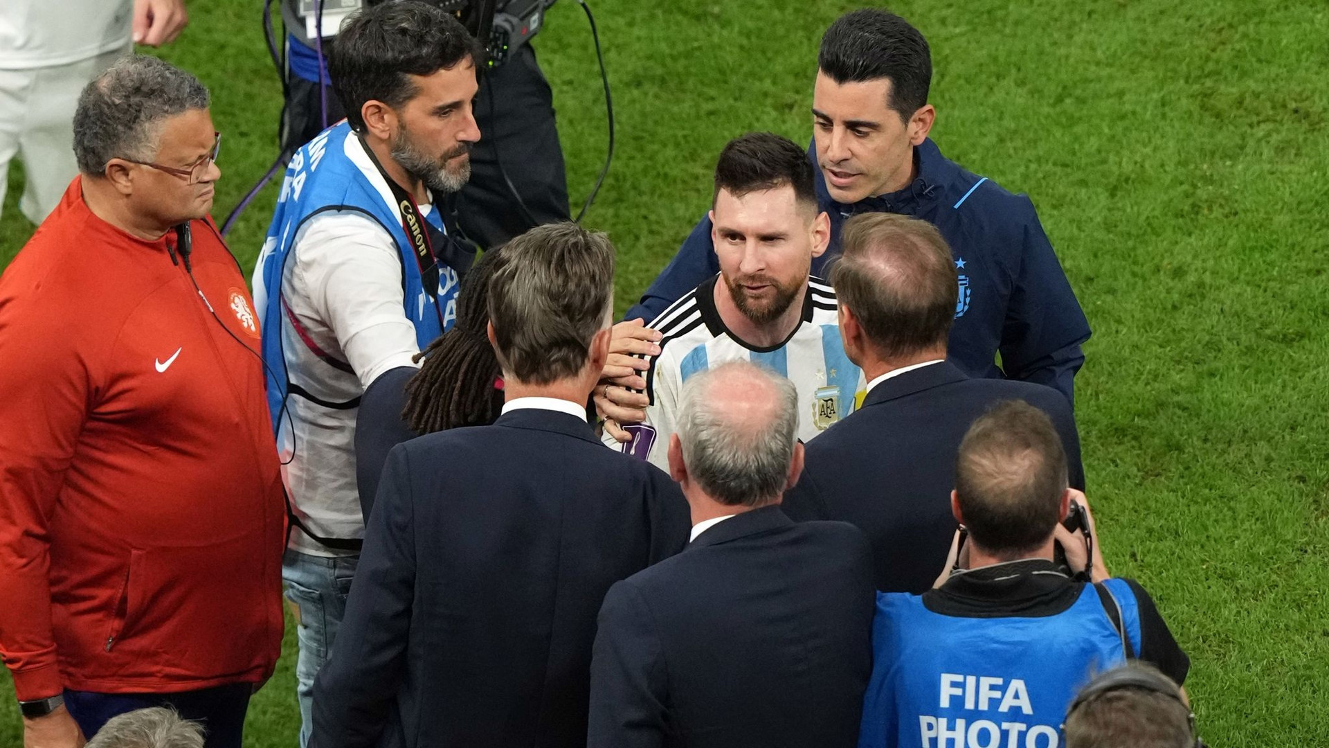 FIFA mở cuộc điều tra, Messi có khả năng bị cấm đá bán kết World Cup 2022 - 1