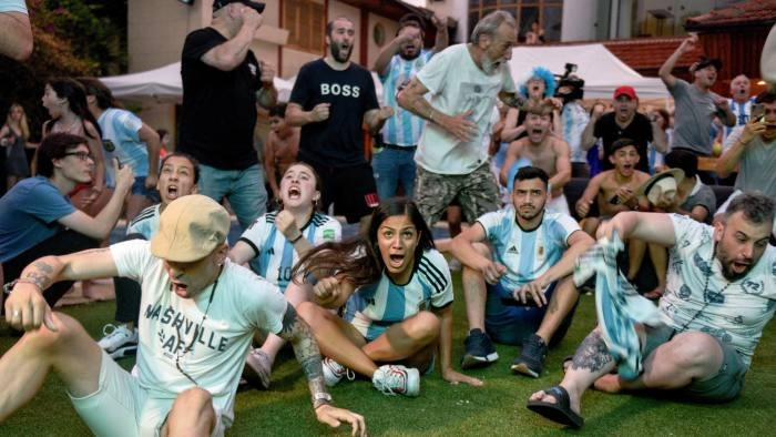 Liều thuốc Messi xoa dịu nỗi đau khủng hoảng kinh tế của Argentina - 4