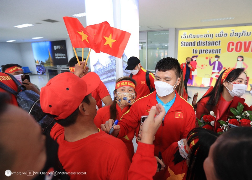 Vé xem đội tuyển Việt Nam tại Lào chỉ bằng… bát phở - 1