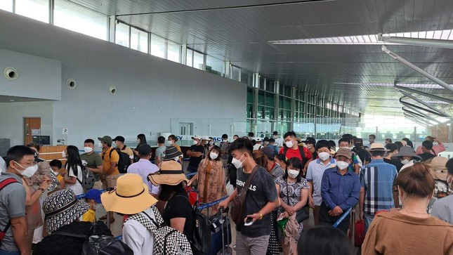 Hàng nghìn khách du lịch đang mắc kẹt ở Phú Quốc ảnh 6