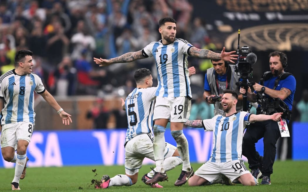 Messi: Tôi sẽ tiếp tục gắn bó với đội tuyển Argentina - 2