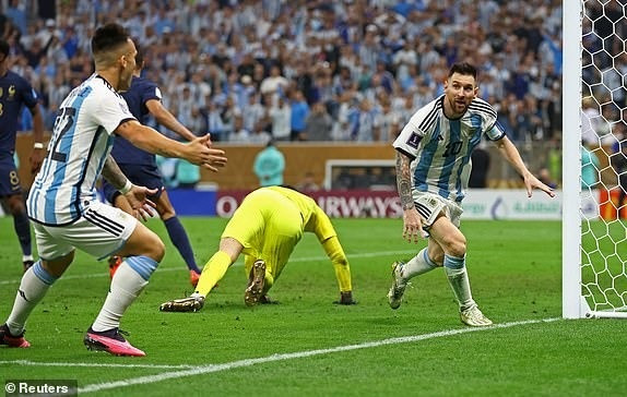 Cảm xúc vỡ òa của Messi và Argentina trong ngày vô địch World Cup - 9
