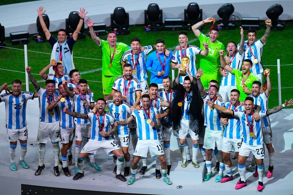 Cảm xúc vỡ òa của Messi và Argentina trong ngày vô địch World Cup - 1