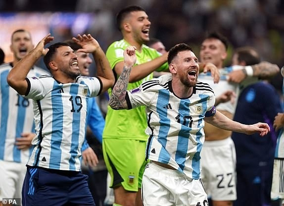 Cảm xúc vỡ òa của Messi và Argentina trong ngày vô địch World Cup - 13