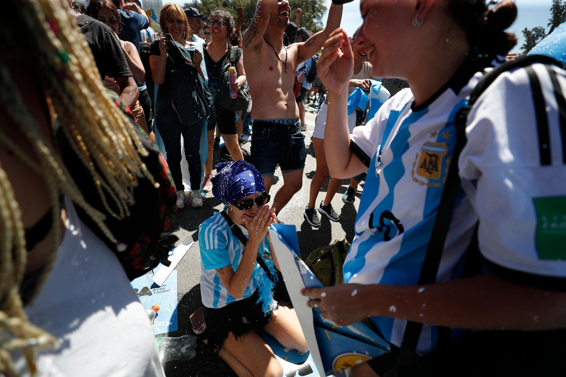 Thủ đô Argentina chìm trong mưa nước mắt vì hạnh phúc ảnh 4