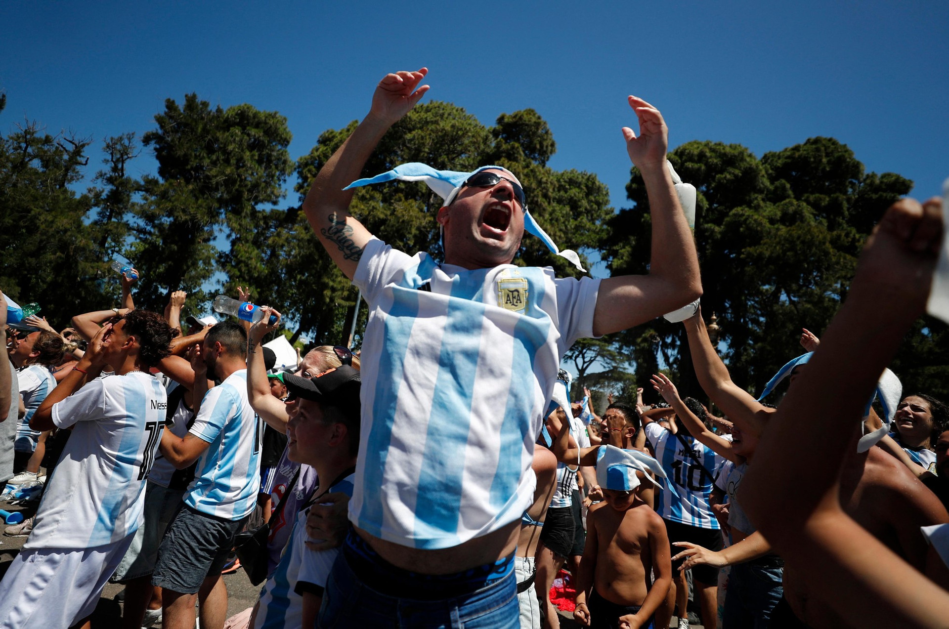 Thủ đô Argentina chìm trong mưa nước mắt vì hạnh phúc ảnh 2
