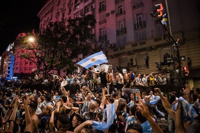 Kinh hoàng với cảnh hàng triệu CĐV Argentina phát cuồng vì Messi - 3