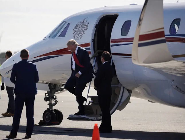 Choáng ngợp ‘lâu đài bay’ 100 triệu USD ông Donald Trump vừa tân trang ảnh 14