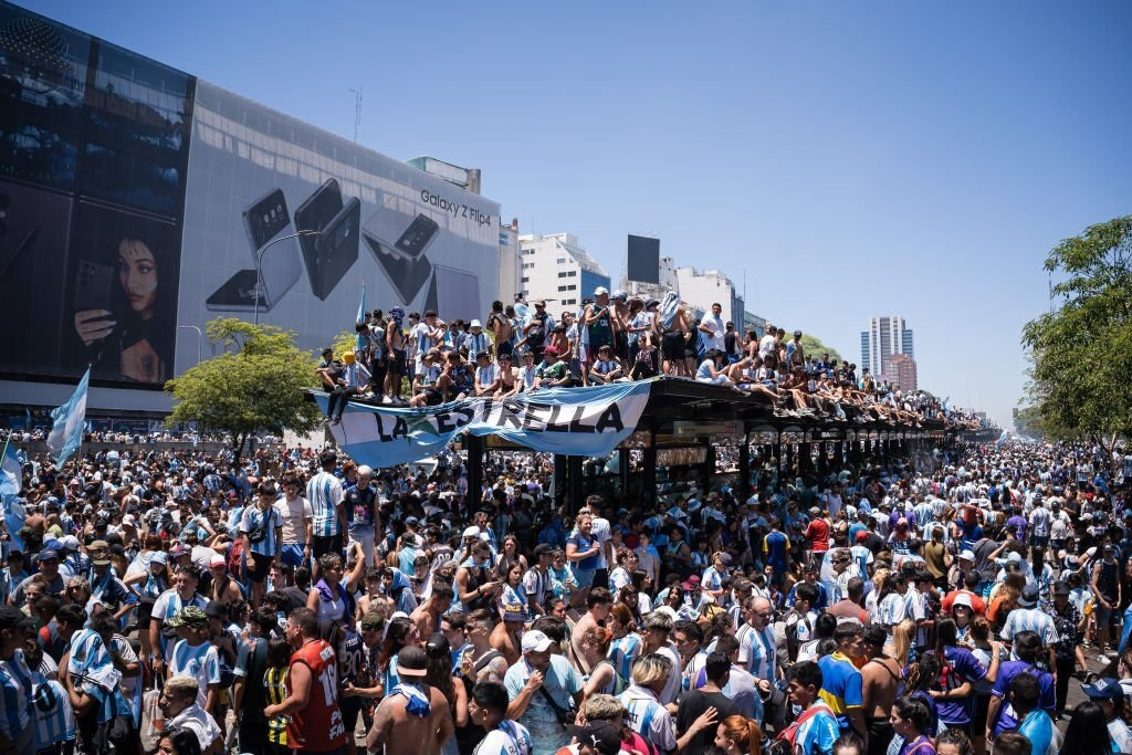 Messi và các đồng đội phải hủy lễ diễu hành ăn mừng chiến công - 4