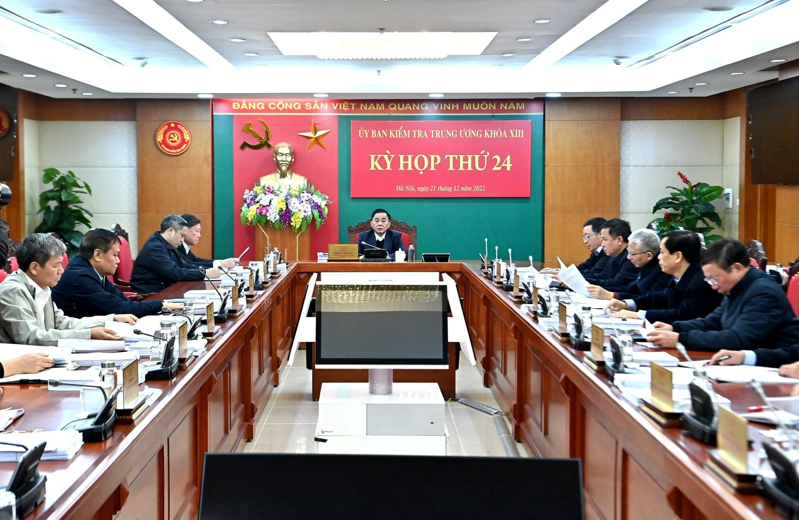 Đề nghị Bộ Chính trị xem xét, kỷ luật Bộ trưởng Ngoại giao Bùi Thanh Sơn - 1