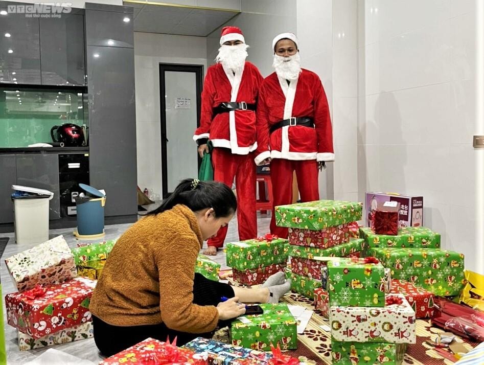 Dịch vụ ông già Noel vào mùa 'hốt bạc' - 7