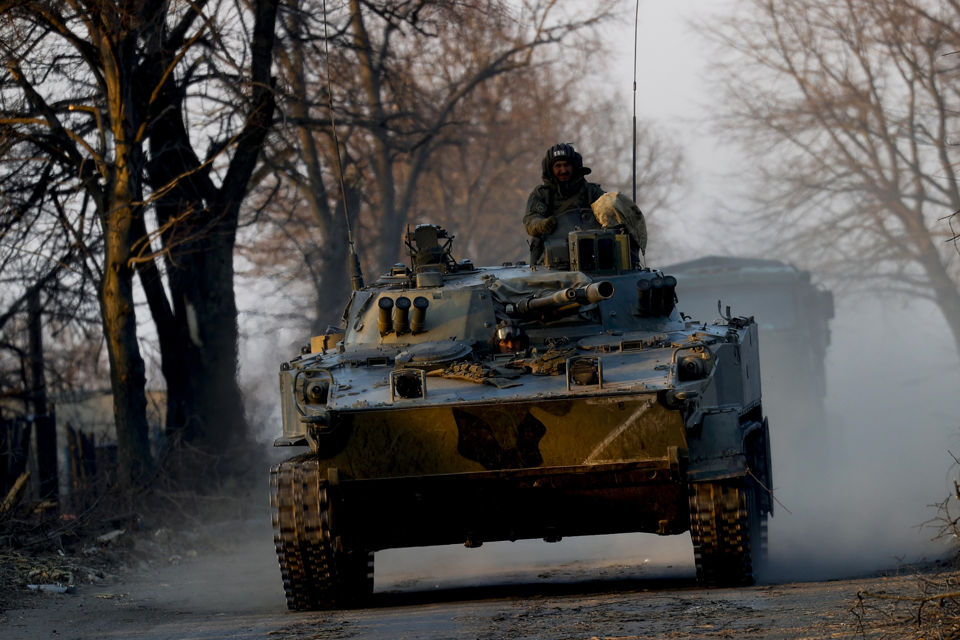 Mỹ hối thúc Nga rút quân khỏi Ukraine - 1