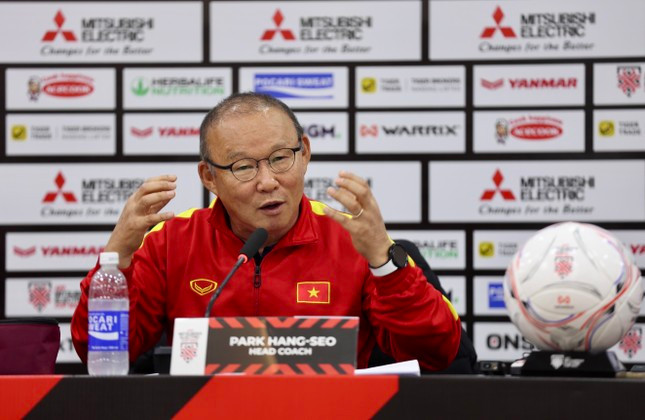 HLV Park Hang-seo: Malaysia giữ người để đấu Việt Nam ảnh 1