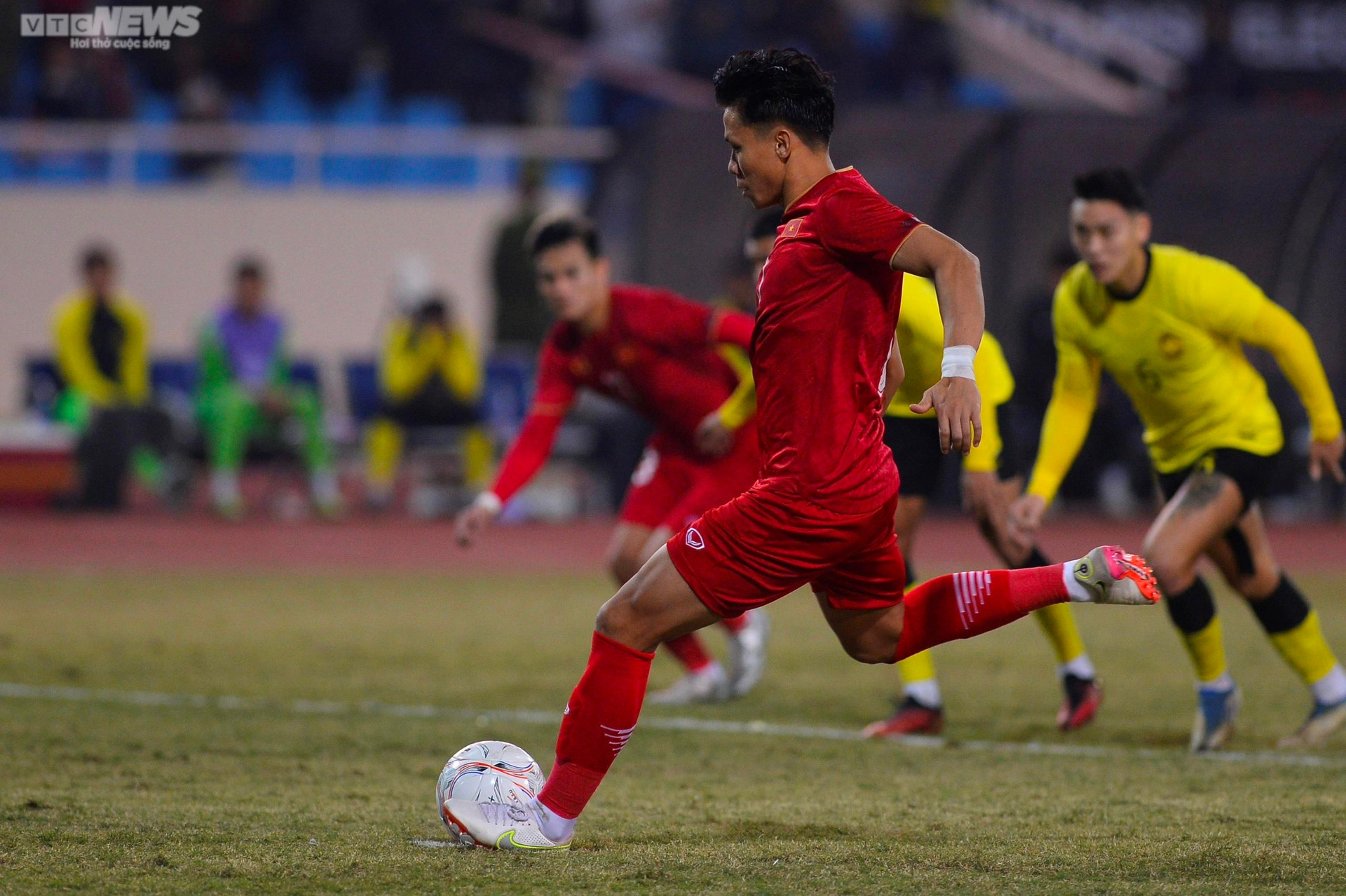 Đè bẹp Malaysia, tuyển Việt Nam chiếm ngôi đầu bảng AFF Cup 2022 - 3