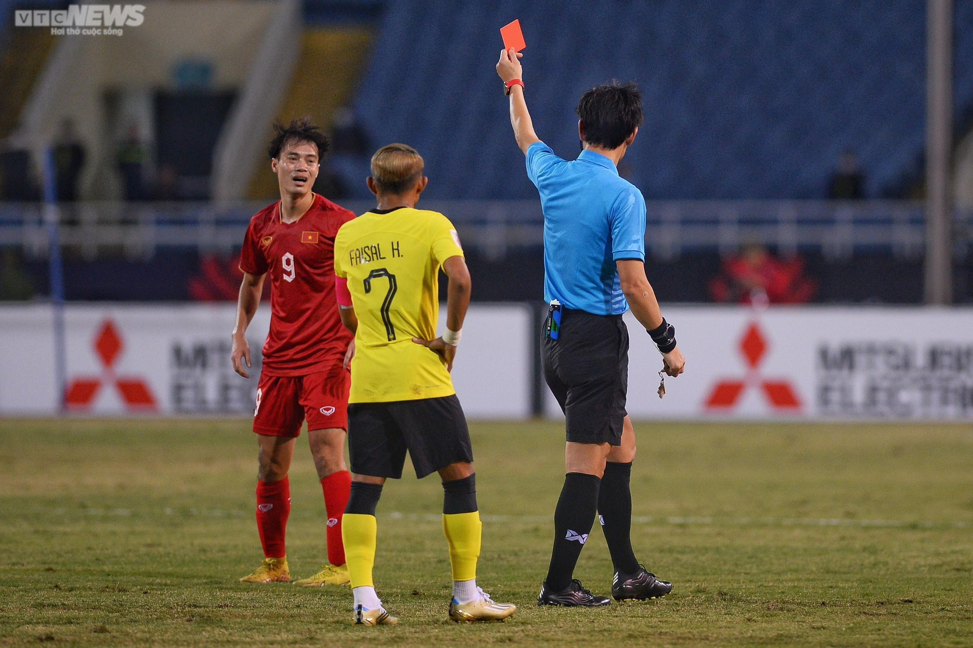 Đè bẹp Malaysia, tuyển Việt Nam chiếm ngôi đầu bảng AFF Cup 2022 - 2