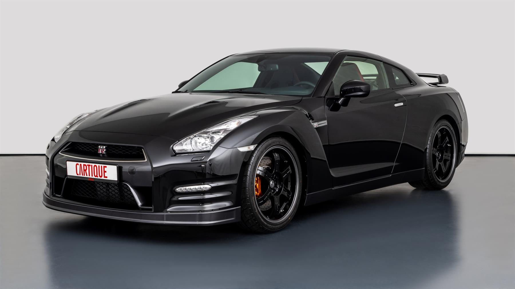 Nissan GT-R Black Edition: Với thiết kế cá tính, năng lực cực đại và tính năng hỗ trợ tối đa, Nissan GT-R Black Edition là chiếc xe đỉnh cao của sự đam mê. Không chỉ có vẻ bề ngoài đầy mê hoặc, Nissan GT-R còn sở hữu khả năng vận hành vượt trội, giúp bạn nhận được cảm giác lái xe đích thực.