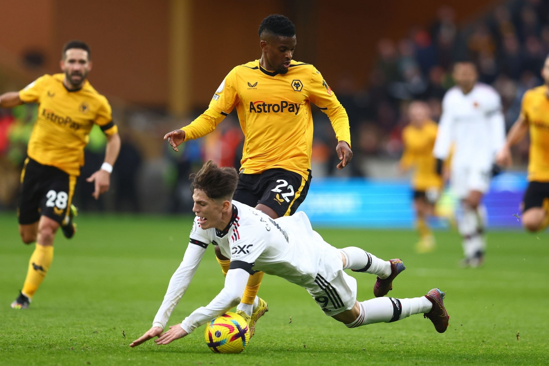 Đánh bại Wolverhampton, Man Utd chen chân vào top 4 - 1