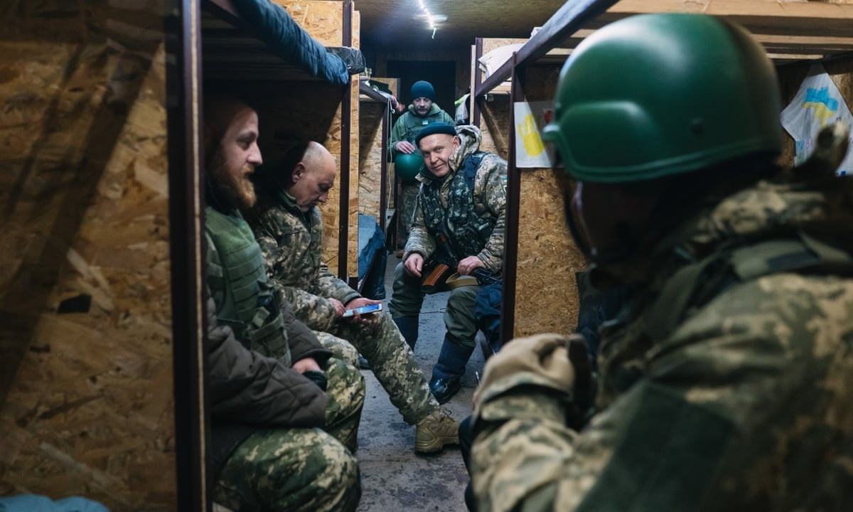 Đầm lầy, rừng rậm và pháo kích: Năm mới trên tiền tuyến phía bắc Ukraine - 1