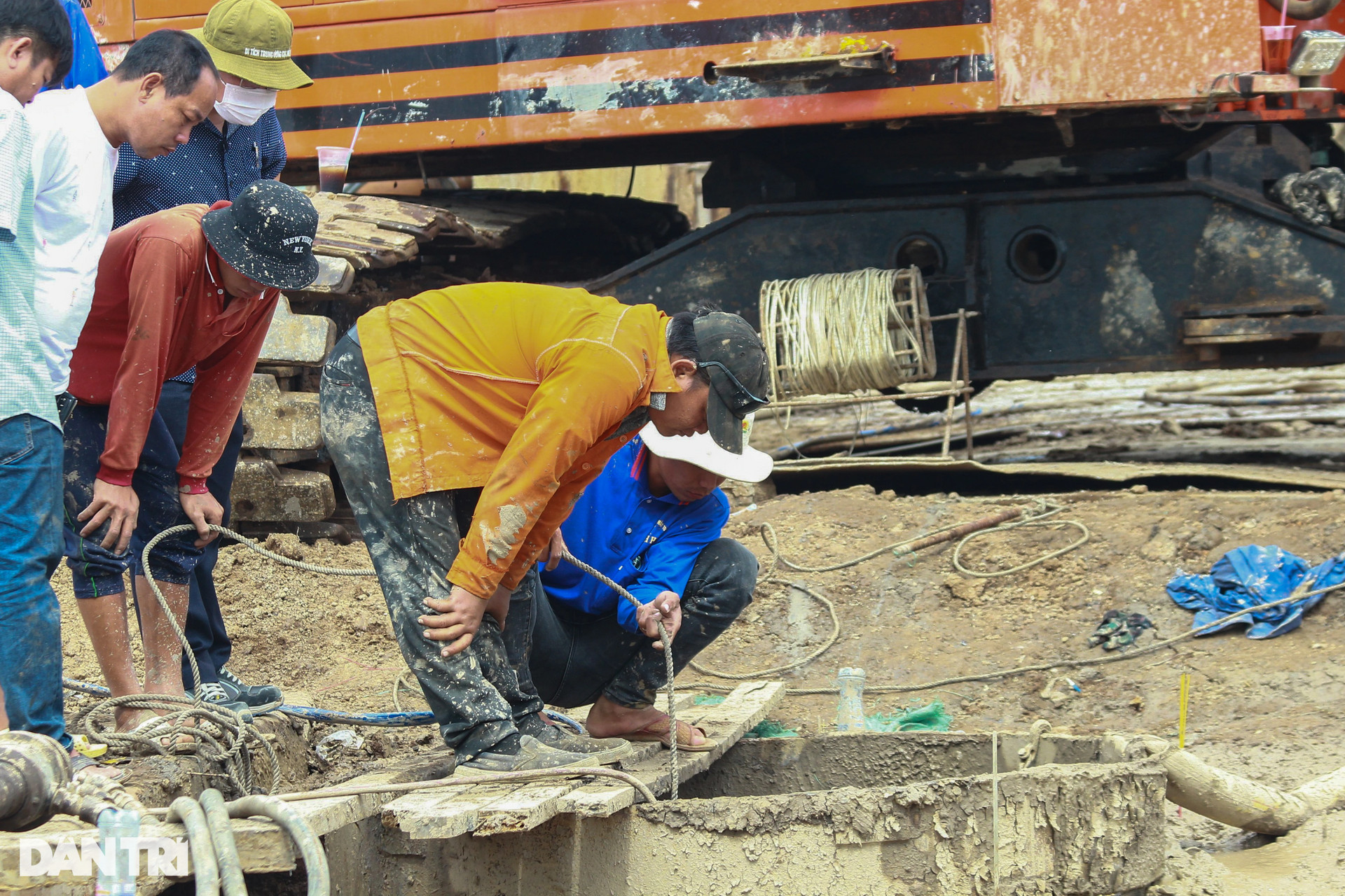 Nhìn lại 100 giờ giải cứu bé trai lọt xuống trụ bê tông sâu 35m - 12