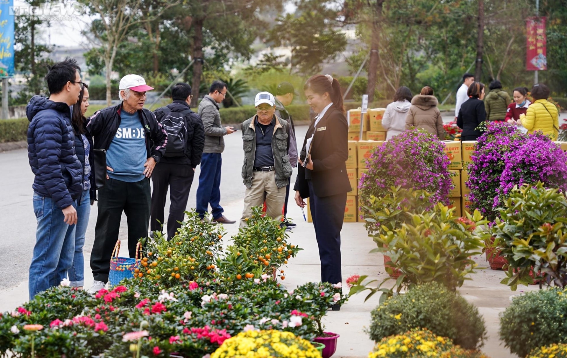 Chợ hoa cho người 'cõi âm' tấp nập ngày giáp Tết - 5