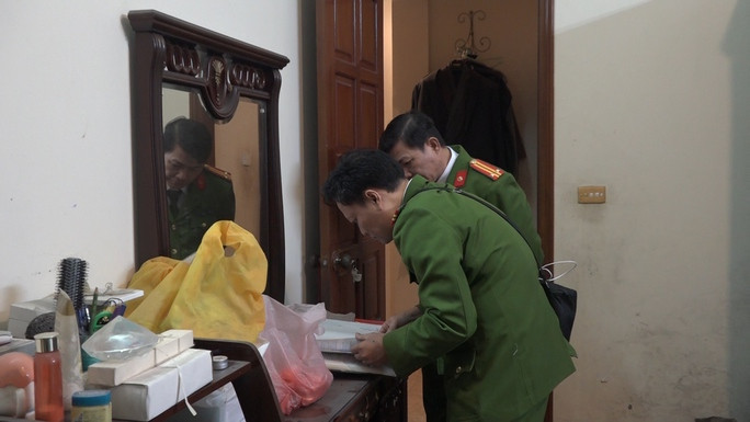 Loạt ảnh khám xét, bắt lãnh đạo Cục Đăng kiểm Việt Nam - Ảnh 6.