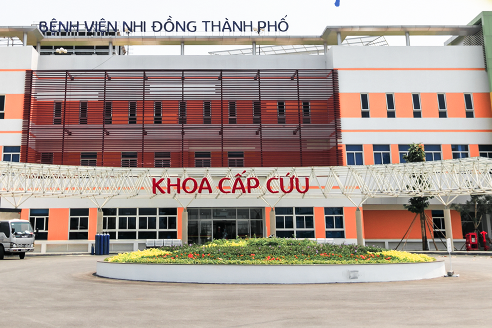 Bé trai 6 tháng tuổi ở TPHCM phù não nguy kịch, nghi bị bạo hành ở nhà trẻ - 1