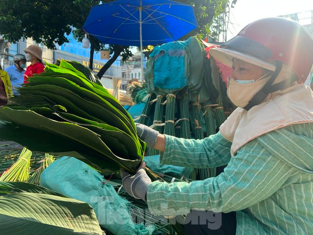 Hiu hắt chợ lá dong duy nhất ở Sài Gòn ngày cuối năm ảnh 2