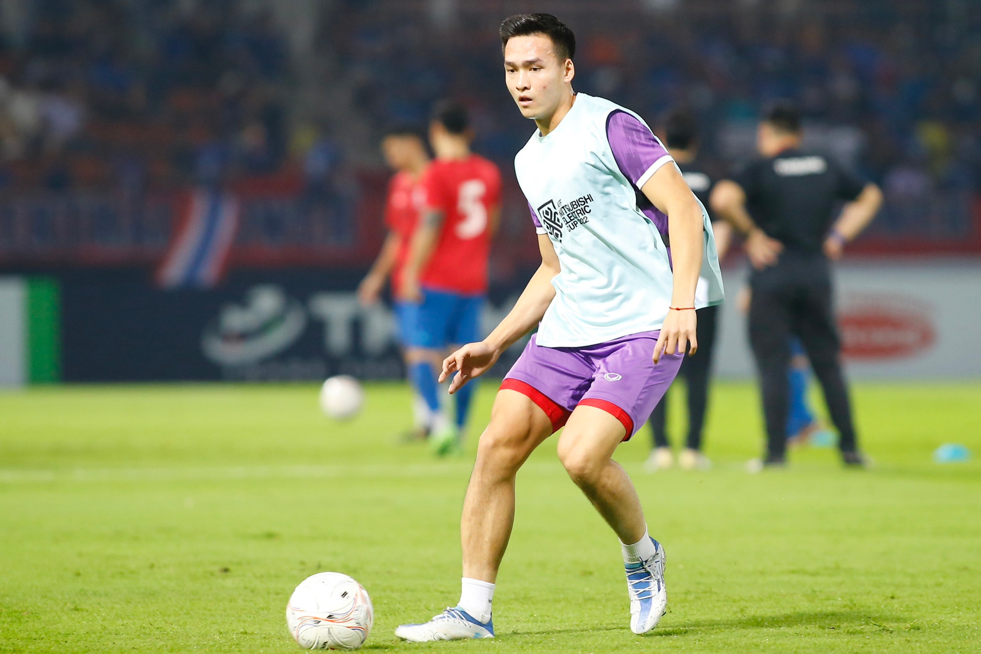 Trực tiếp bóng đá Thái Lan 1-0 Việt Nam: Quang Hải vào sân - 5