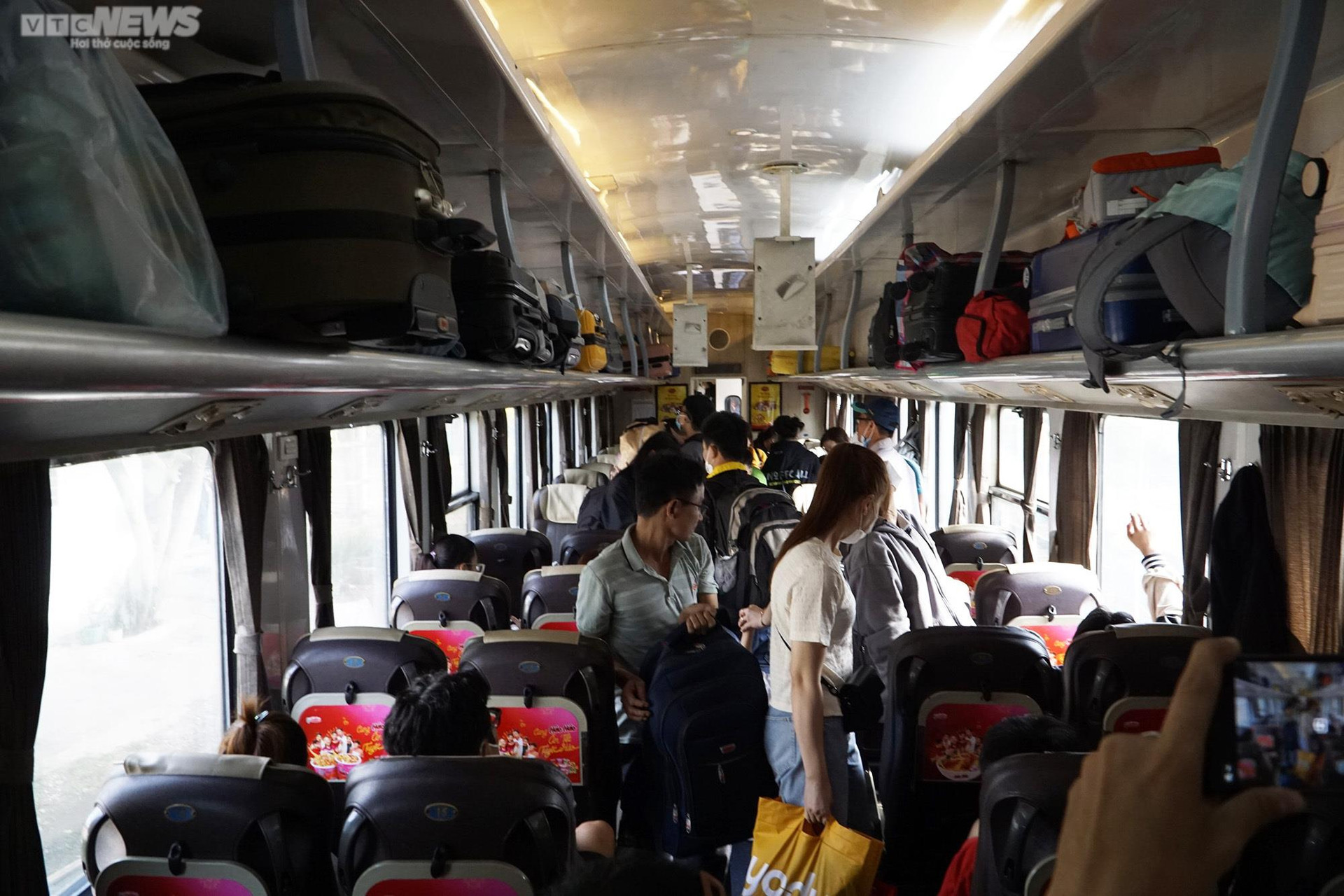 Ga Sài Gòn đông đúc, nhiều khách đến trước hàng tiếng chờ tàu về quê đón Tết - 10