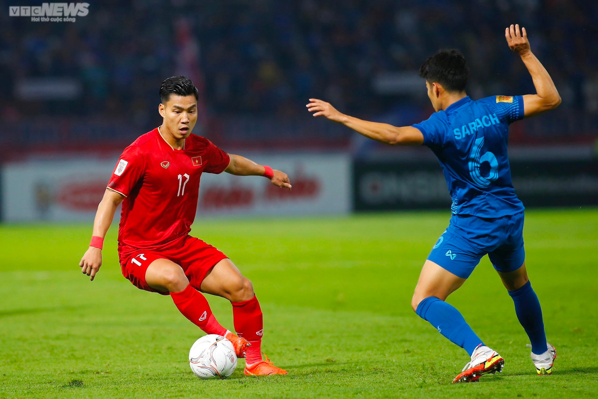 Trực tiếp bóng đá Thái Lan 1-0 Việt Nam: Quang Hải vào sân - 2