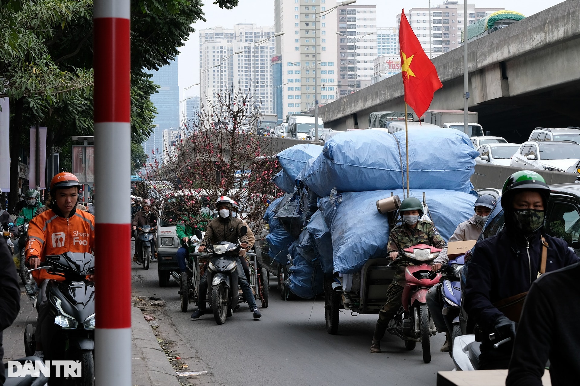 Giao thông nghẹt thở những ngày giáp Tết Nguyên đán - 14