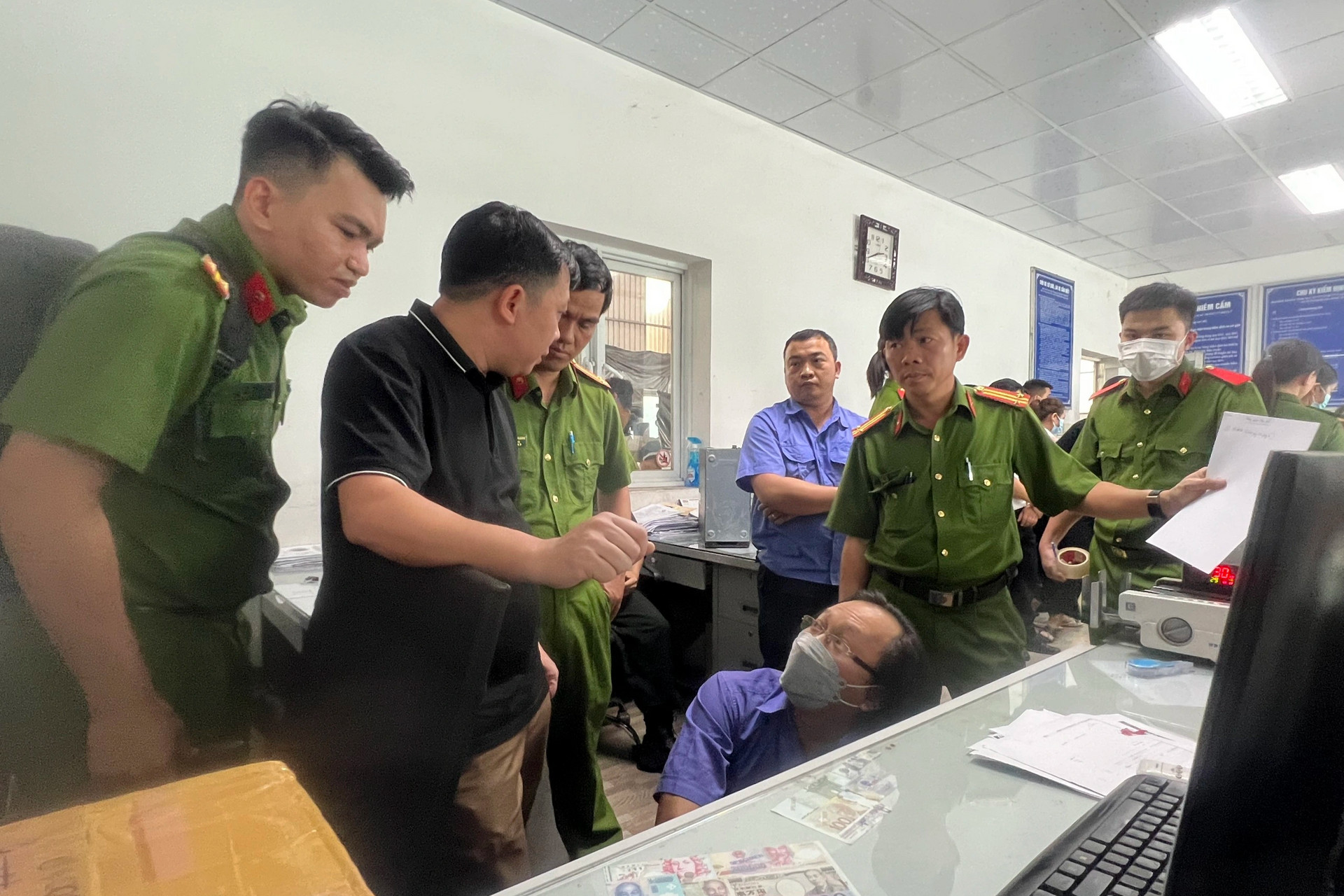 Bắt giám đốc và 10 người đưa, nhận hối lộ ở trung tâm đăng kiểm Đồng Nai - 2