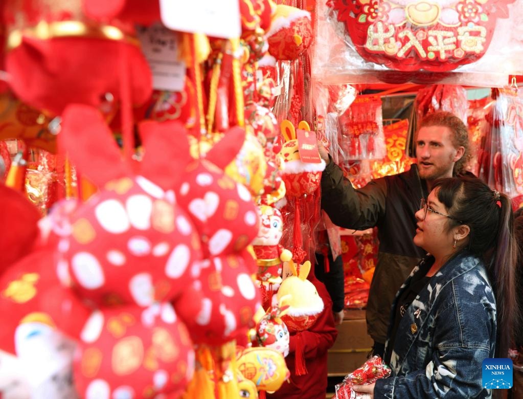 Asians are busy preparing to welcome the Lunar New Year - 16