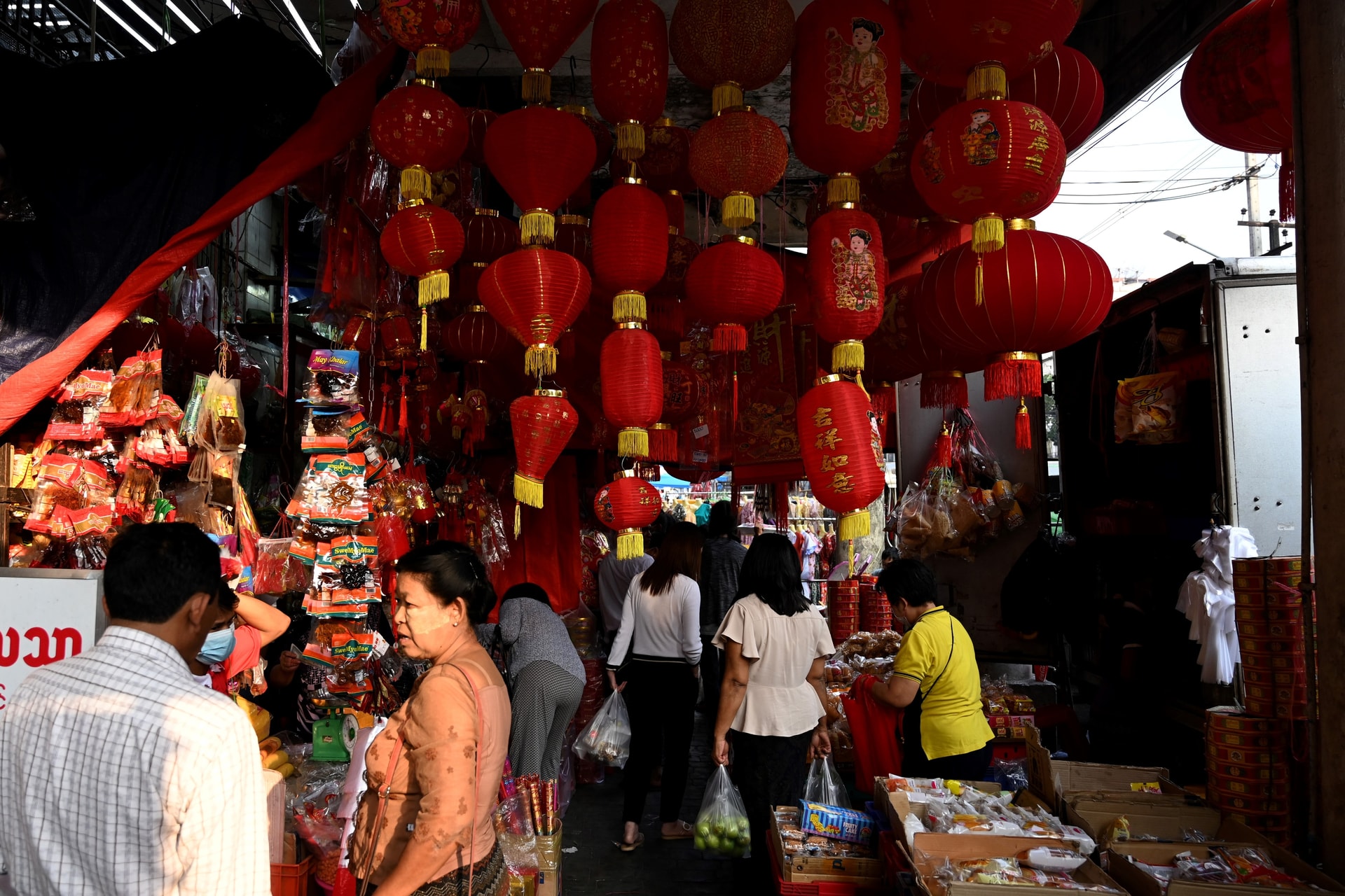 Asians are busy preparing for the Lunar New Year - 13