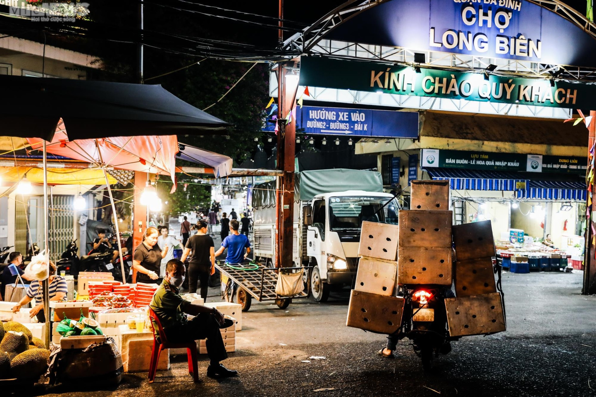 Phận cửu vạn kéo hàng xuyên đêm đông giá rét, vẫn lo cái Tết thiếu bánh chưng - 1