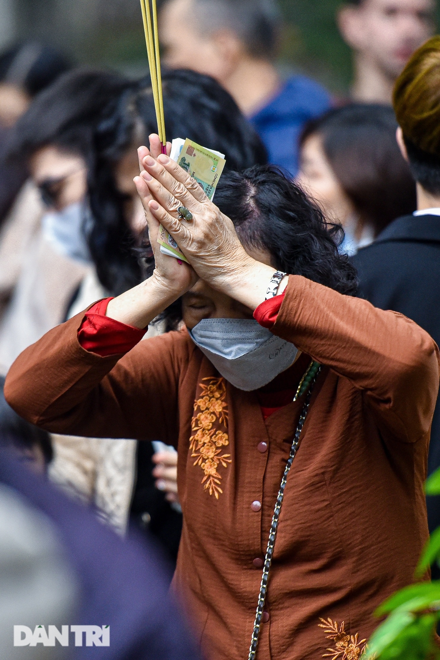 Hanoi's temples and pagodas are crowded, tourists are tired of traffic jams - 17