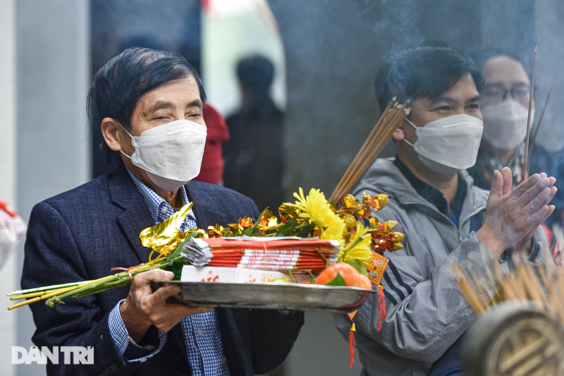 Temples in Hanoi are crowded, tourists are tired of traffic jams - 16