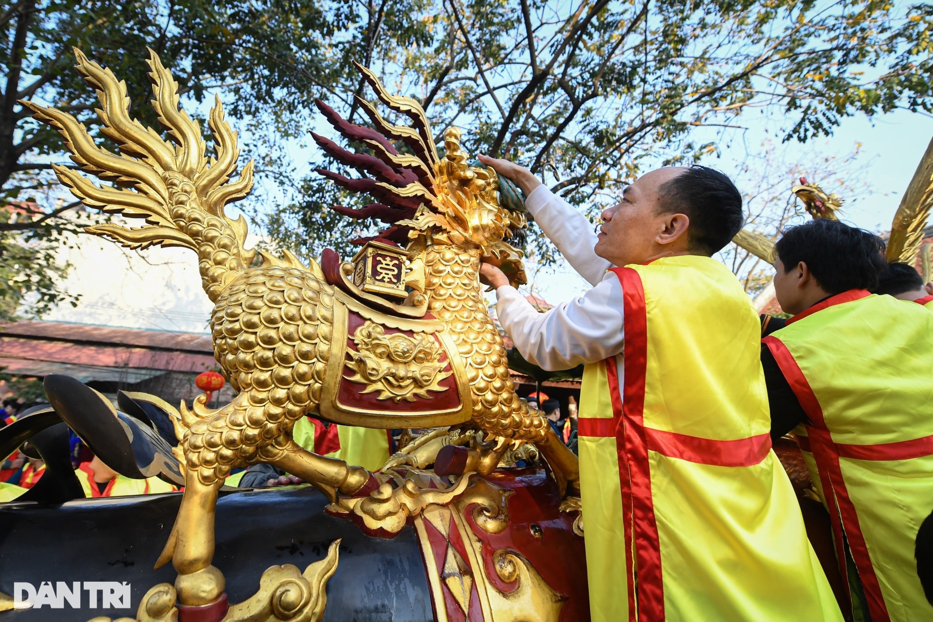 Rước pháo Đồng Kỵ rực rỡ, sôi động mở đầu tháng lễ hội trải khắp miền Bắc - 2