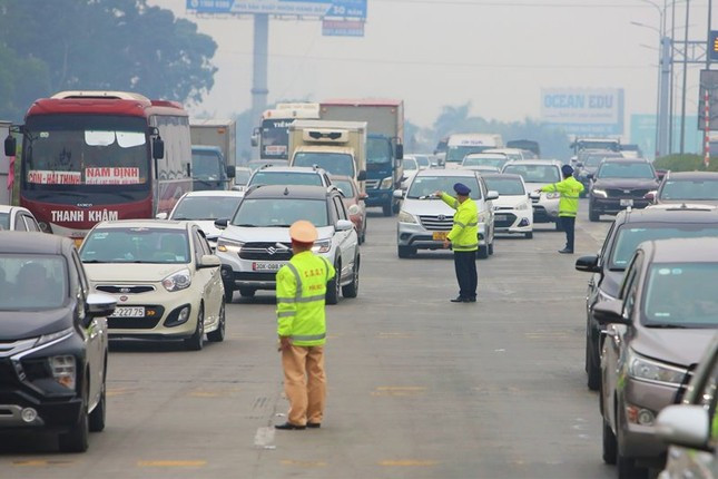 Tạm đóng cao tốc Pháp Vân - Ninh Bình vì ùn tắc ảnh 3