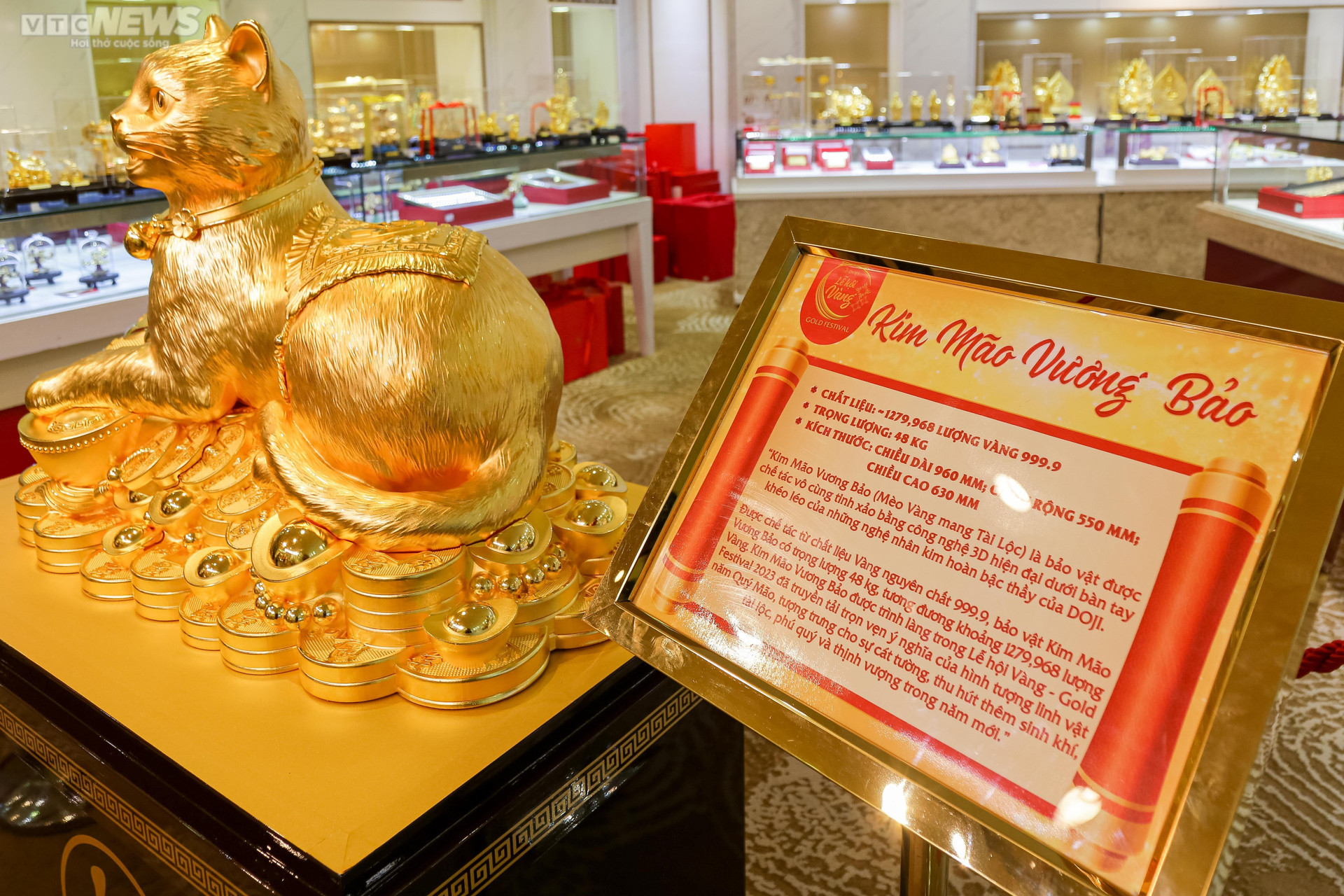Cận cảnh tượng mèo bằng vàng 9999 khổng lồ được làm từ hơn 1.200 lượng vàng - 3