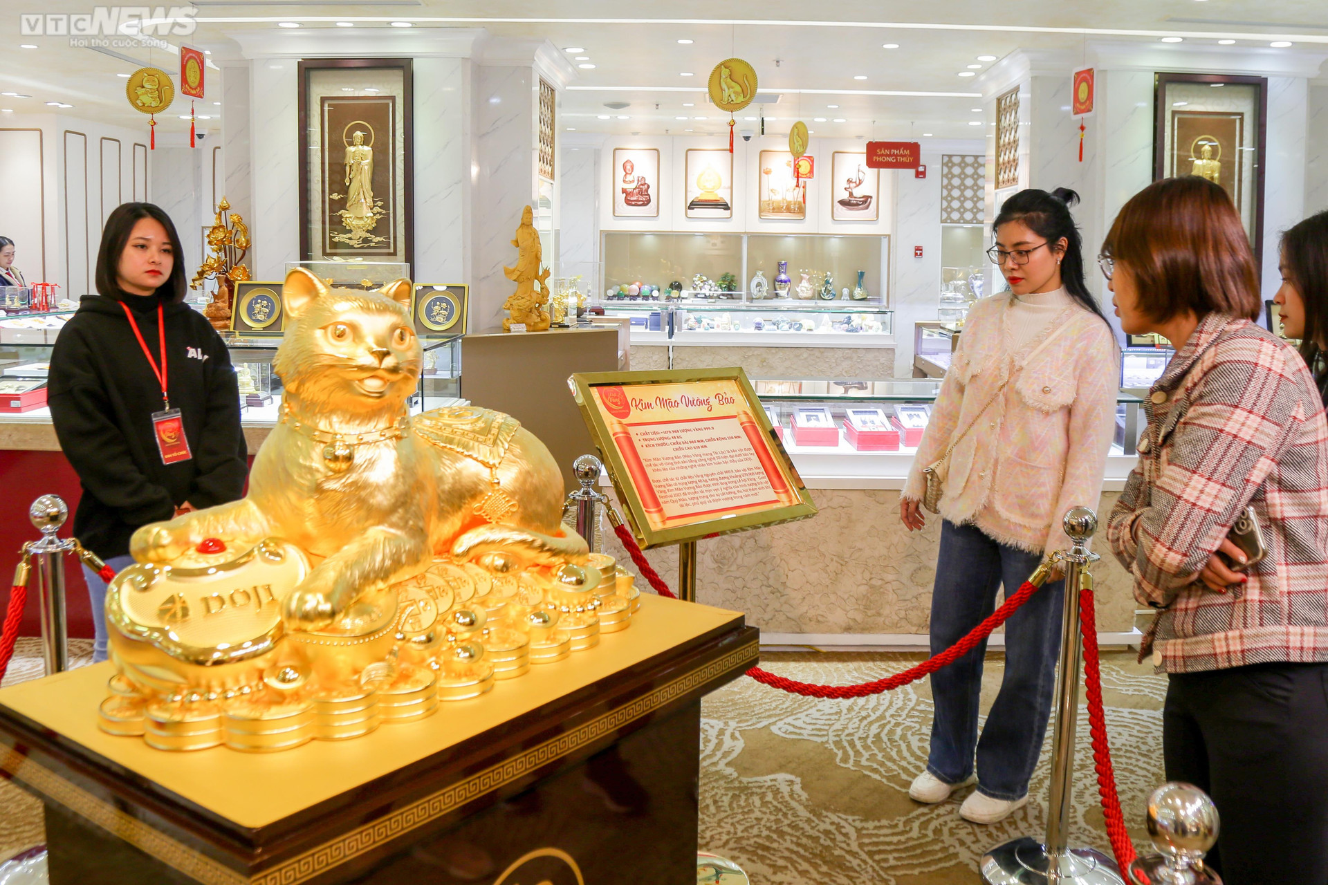Cận cảnh tượng mèo bằng vàng 9999 khổng lồ được làm từ hơn 1.200 lượng vàng - 4