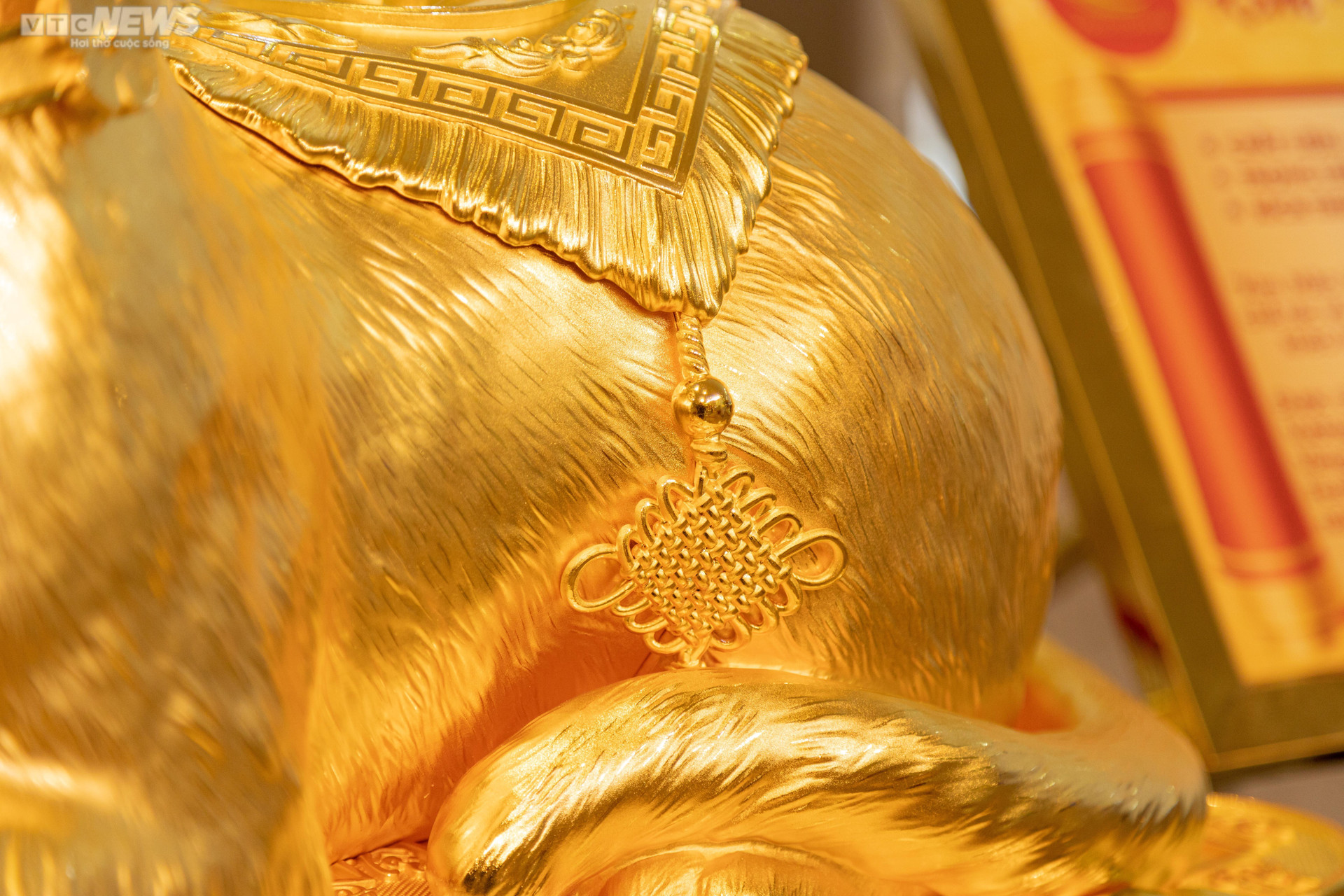 Cận cảnh tượng mèo bằng vàng 9999 khổng lồ được làm từ hơn 1.200 lượng vàng - 7