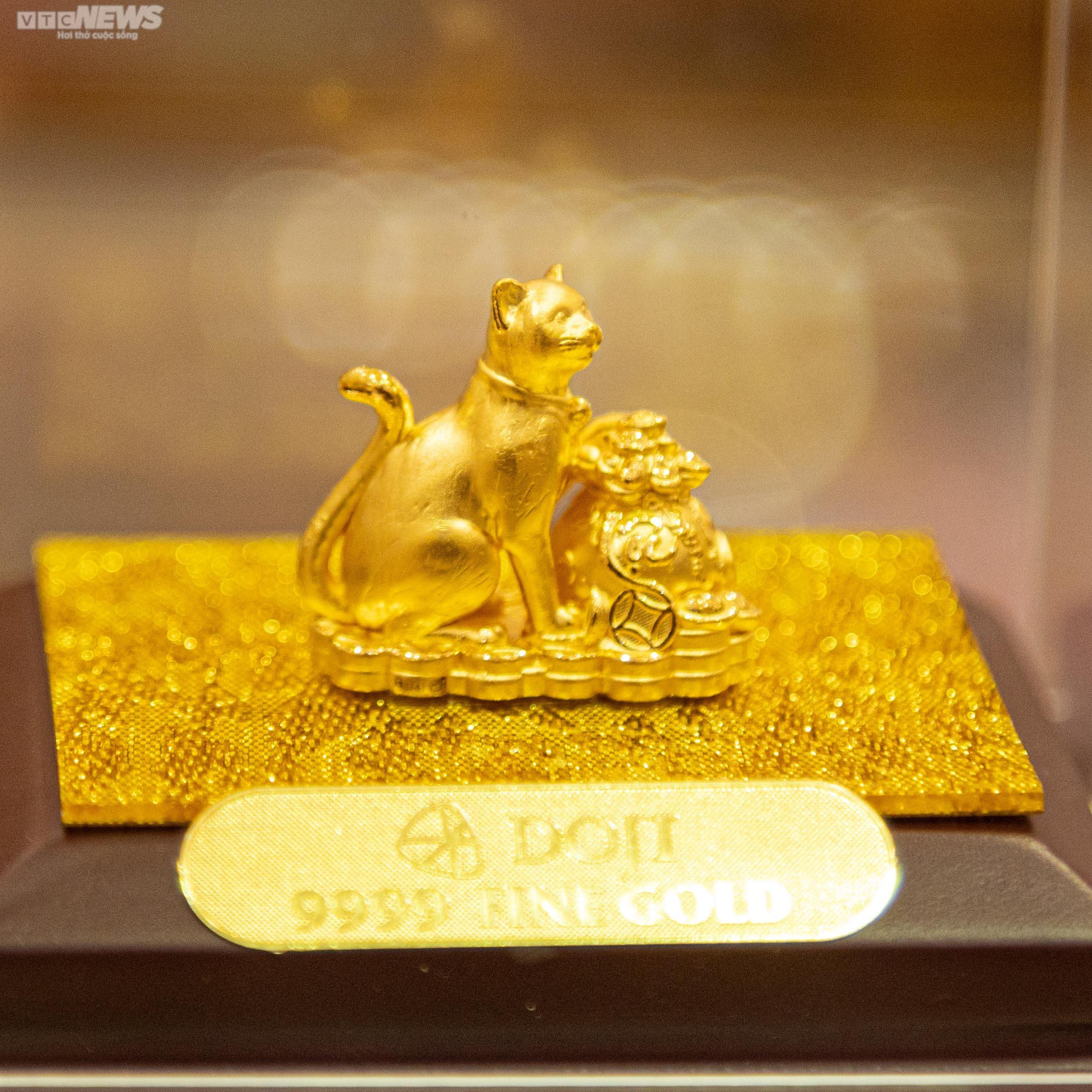 Cận cảnh tượng mèo bằng vàng 9999 khổng lồ được làm từ hơn 1.200 lượng vàng - 12
