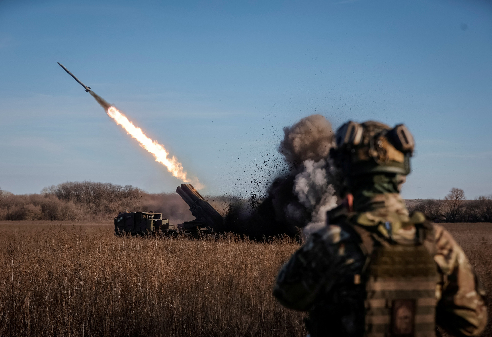 Ukraine kêu gọi đầu hàng, Nga nêu điều kiện đàm phán - 1